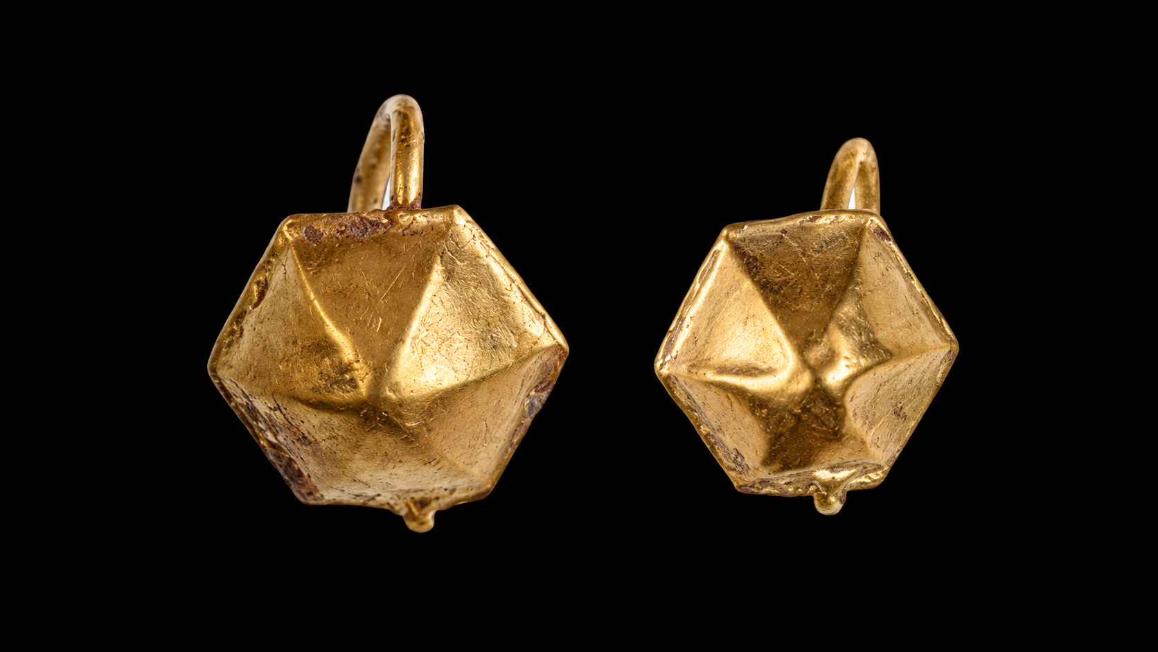 Gold earrings found child’s grave in Bulgaria – The History Blog